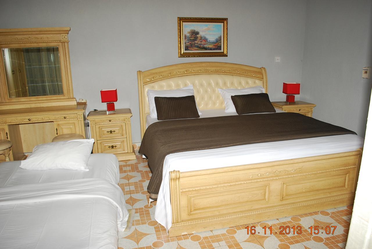 Hotel Vivi Palace Matadi Kültér fotó