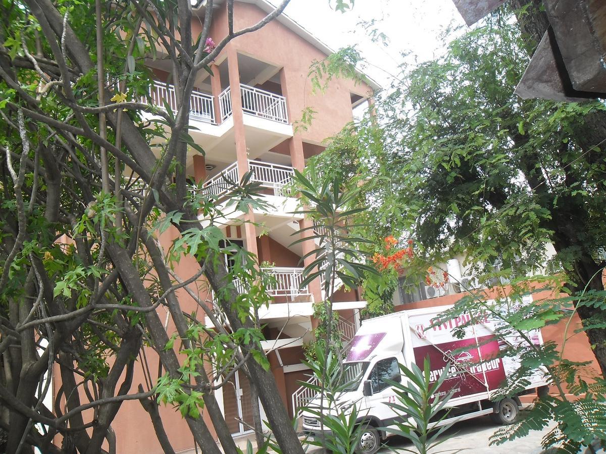Hotel Vivi Palace Matadi Kültér fotó