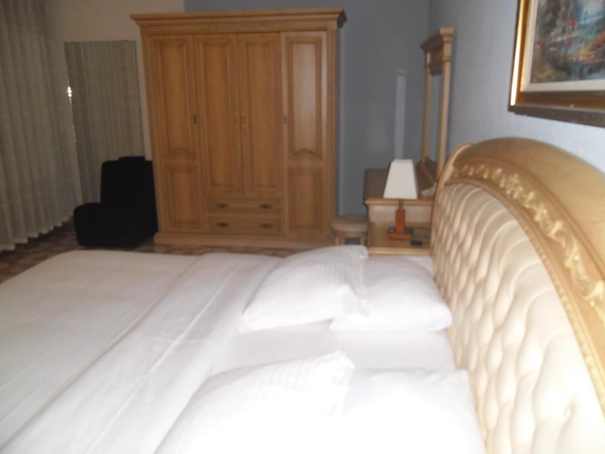 Hotel Vivi Palace Matadi Kültér fotó