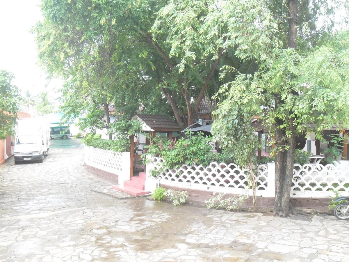 Hotel Vivi Palace Matadi Kültér fotó