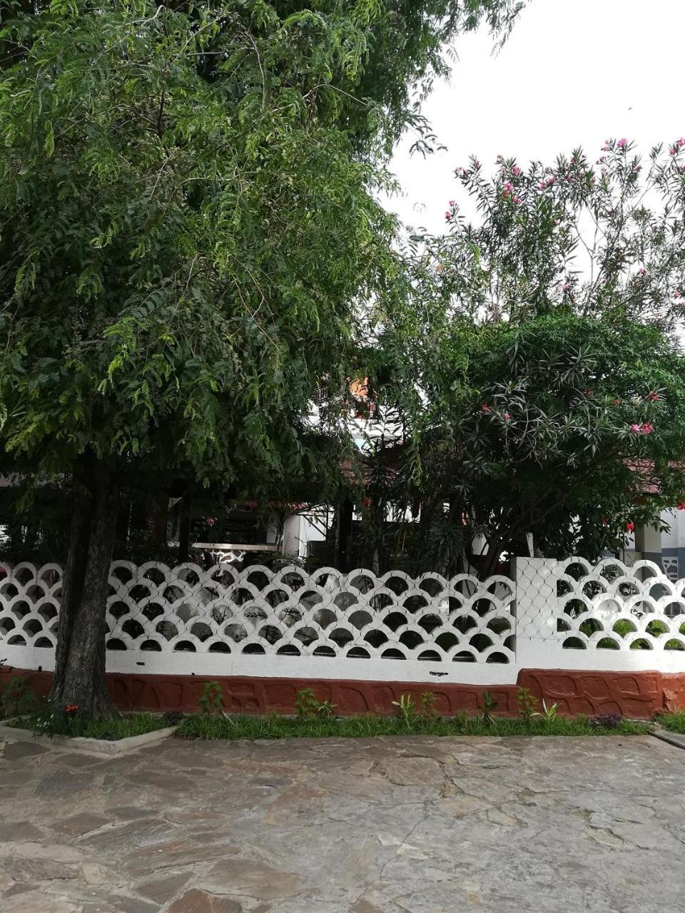 Hotel Vivi Palace Matadi Kültér fotó