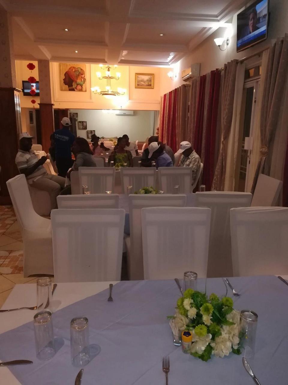 Hotel Vivi Palace Matadi Kültér fotó