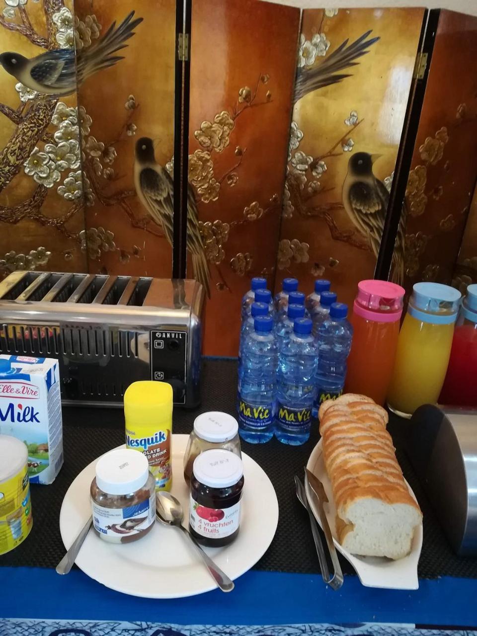Hotel Vivi Palace Matadi Kültér fotó